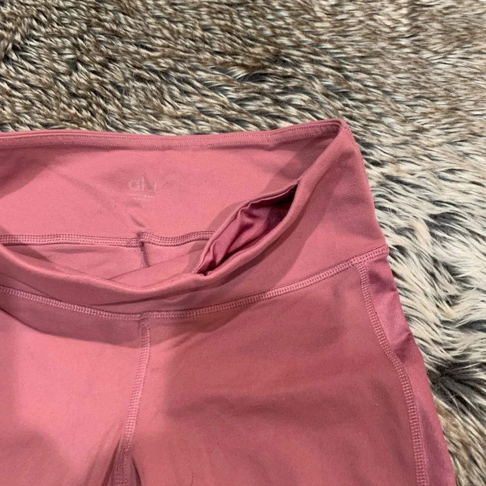 ALO Yoga Vitality Legging in Grenache Glossy Size XS